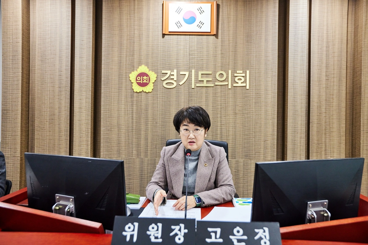 고은정 위원장이 9일 열린 제388회 임시회 사회혁신경제국 업무보고에서 중장년층 일자리 사각지대 해소와 입법 체계 효율화를 강력히 촉구하며 질의를 이어가고 있다.(사진=경기도의회)