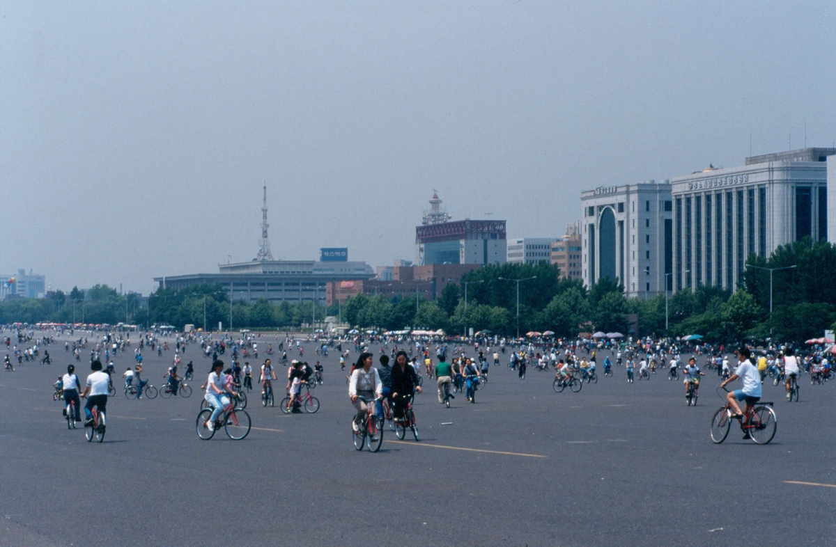 ‘서울, 시간이 그린 도시’ 전시회에서 볼 수 있는 1995년 당시 서울 영등포구 여의도광장. 서울시 제공