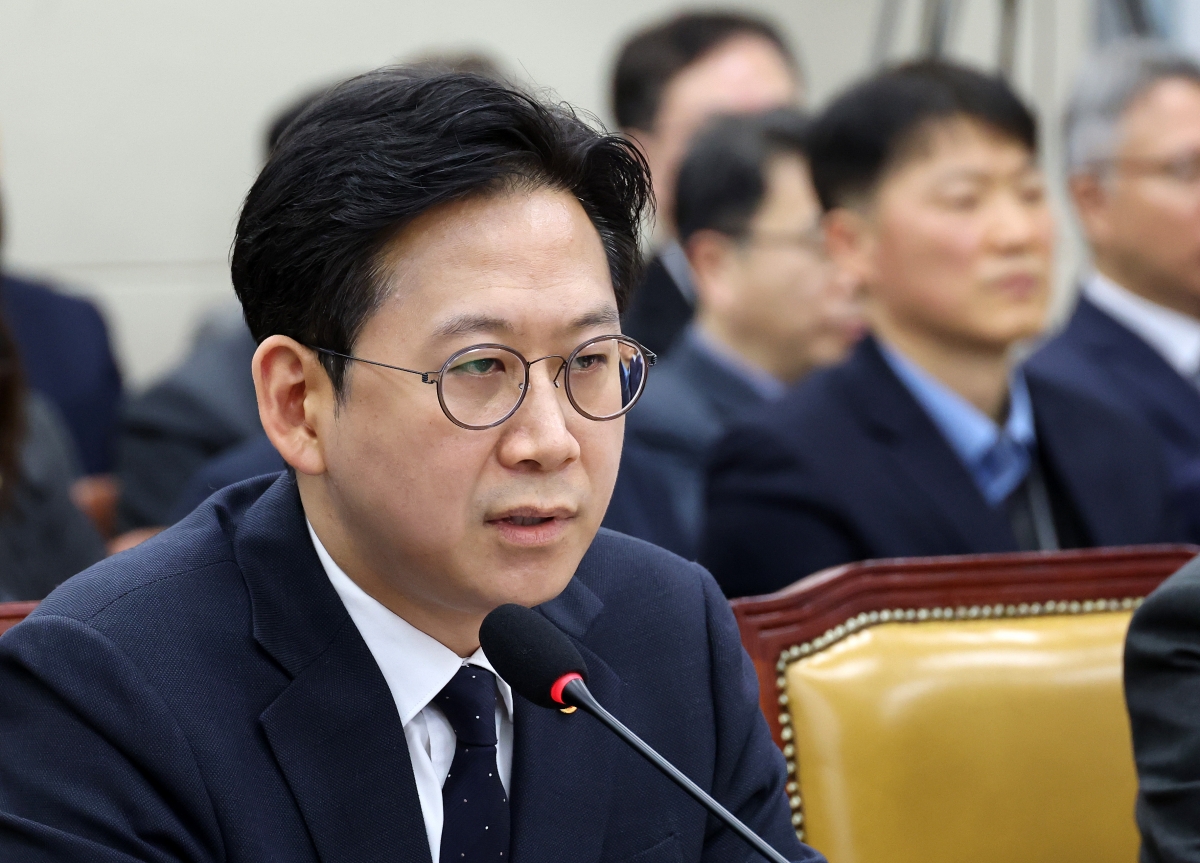 질의 답변하는 배경훈 부총리