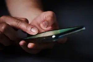 thumbnail - “설 선물 배송왔어요” 눌렀다가 돈 잃는다?…‘이것’ 조심하세요