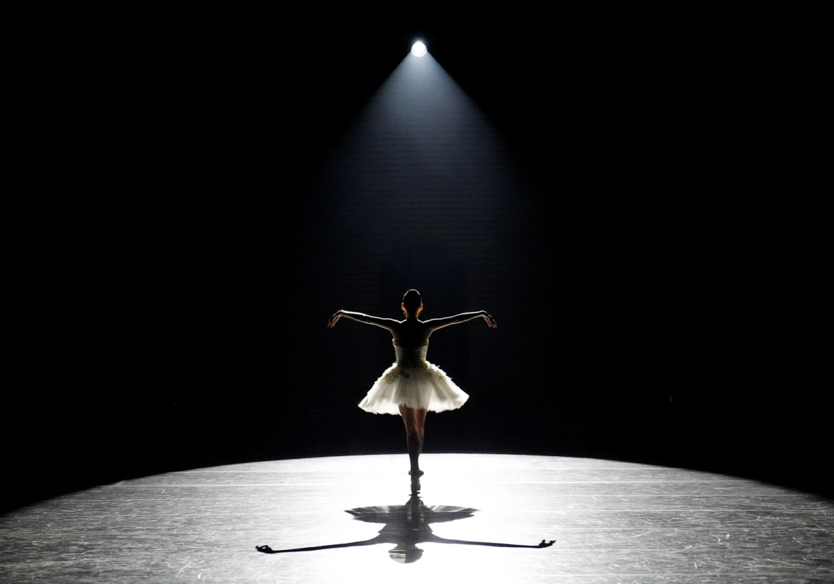 김지영 경희대 무용학부 교수가 지난해 11월 서울무용제에서 단편으로 선보인 ‘화이트 드레스’.  대한무용협회 제공