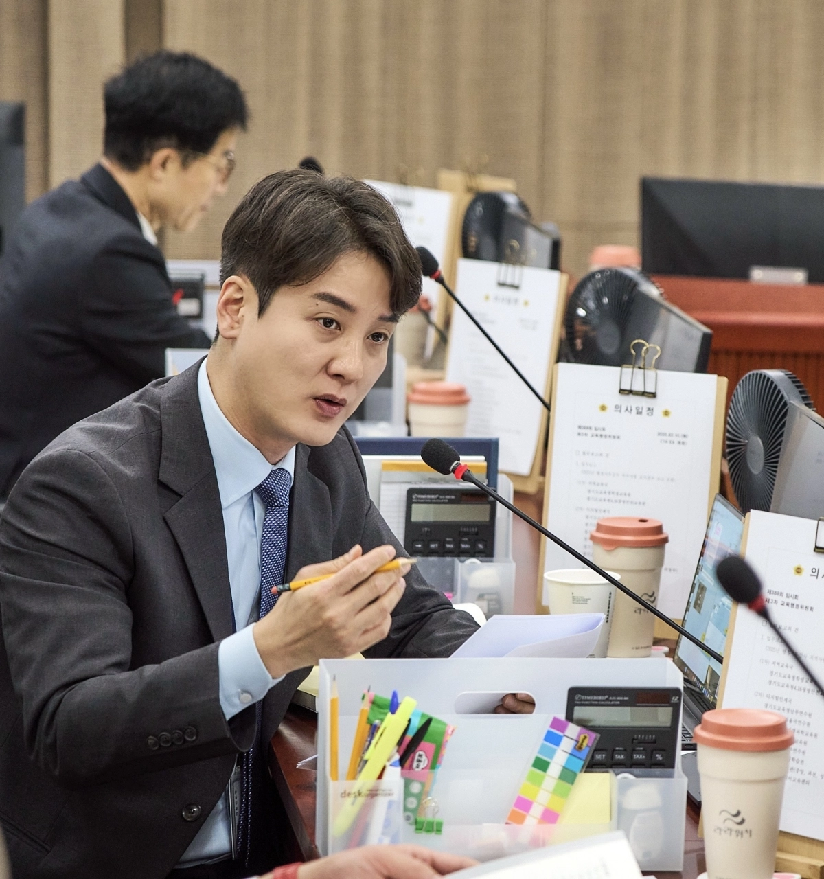김일중 의원이 10일 경기도교육청 지역교육국 업무보고에서 현장체험학습 정상화를 위한 대책 마련을 주문하고 있다.(사진=경기도의회)