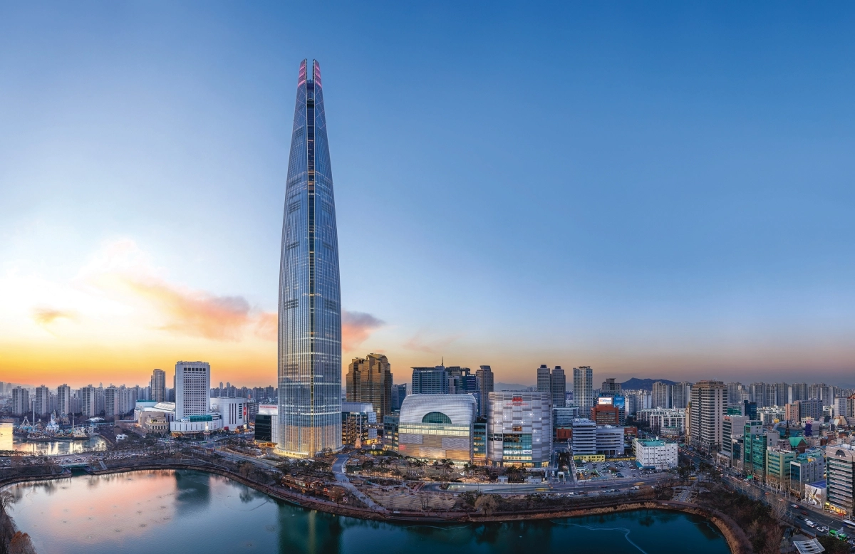 롯데건설이 성수4지구 재개발 사업에서 협업하기로 한 구조설계 전문회사인 레라(LERA)가 구조설계를 맡고, 롯데건설에서 시공한 롯데월드타워. 롯데건설 제공