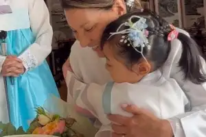 “한복 선물 받아 영광” 흰 저고리·푸른 치마 입은 브라질 영부인…현지 반응은