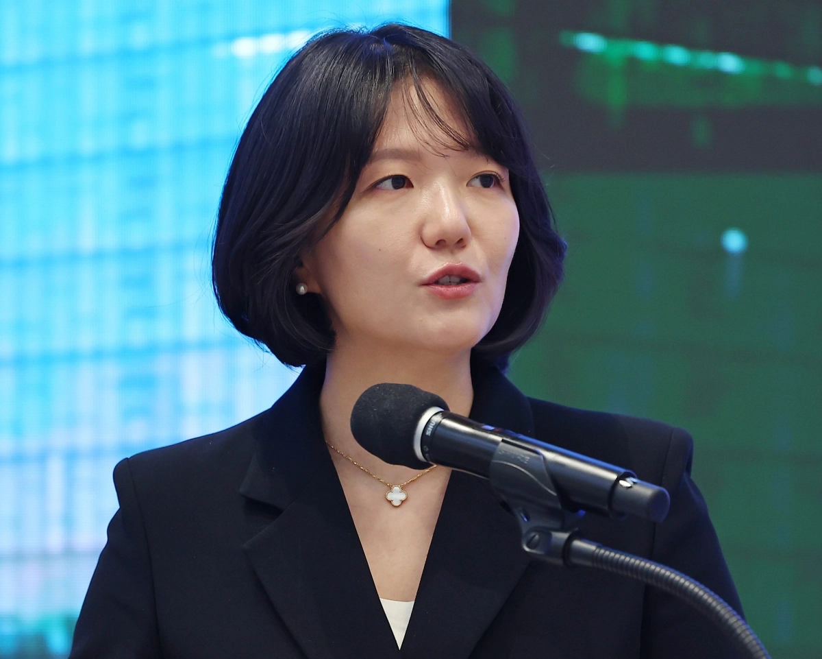 환영사하는 최수연 네이버 대표