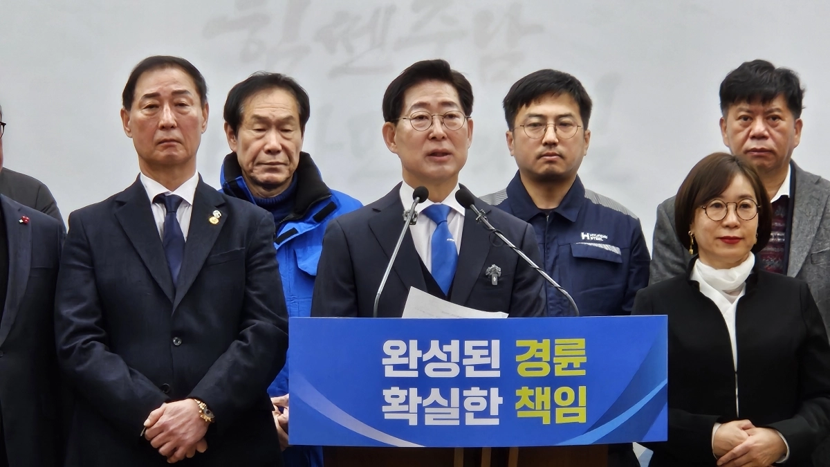 양승조 전 충남도지사(민주당)가 11일 출마 기자회견을 하고 있다. 양 전 지사 제공