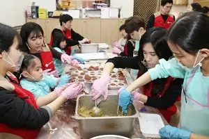 고사리 손으로 빚은 ‘두쫀쿠’…롯데홈쇼핑 임직원 설 맞이 나눔 활동