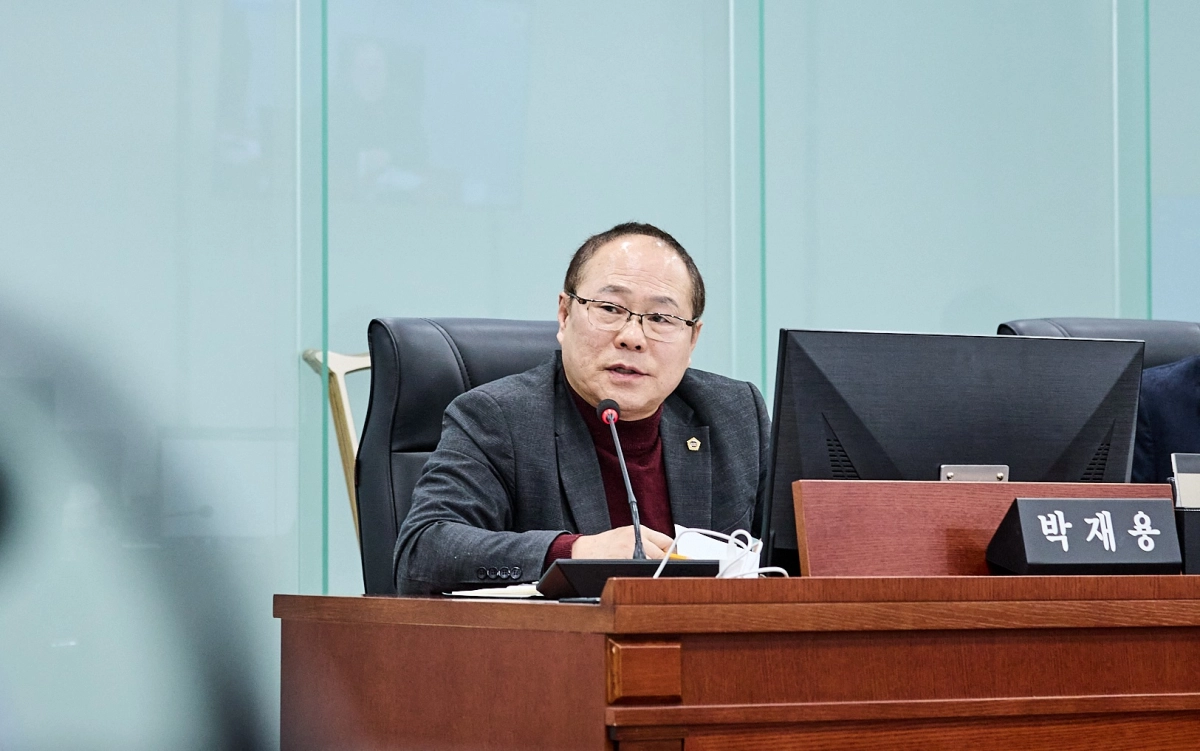 박재용 의원이 11일 열린 제388회 임시회 보건복지위원회 2026년도 주요 업무보고에서 보건건강국 등을 대상으로 질의하고 있다.(사진=경기도의회)