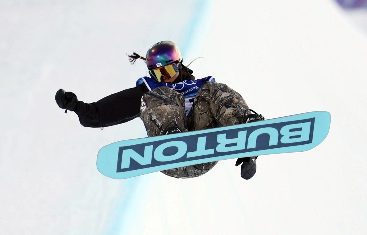 2차전 경기 펼치는 최가온