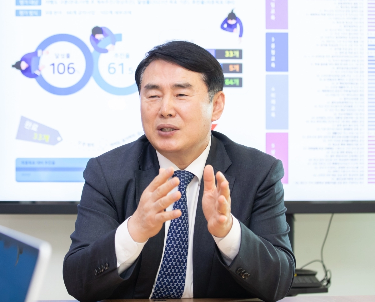 이정선 광주시교육감이 11일 서울신문과의 인터뷰에서 교육 통합 등 새해 광주·전남 교육 비전을 설명하고 있다. 광주시교육청 제공
