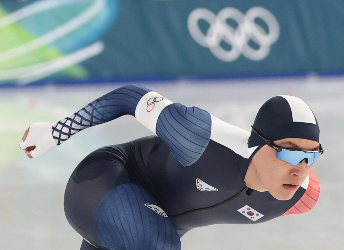 구경민이 12일(한국시간) 이탈리아 밀라노 아이스스케이팅 아레나에서 열린 스피드스케이팅 남자 1000m에서 빙판을 질주하고 있다. 밀라노 연합뉴스