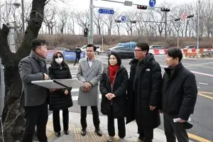 박춘선 서울시의원, 가산한내보도육교 앞 교차로 민원현장 점검