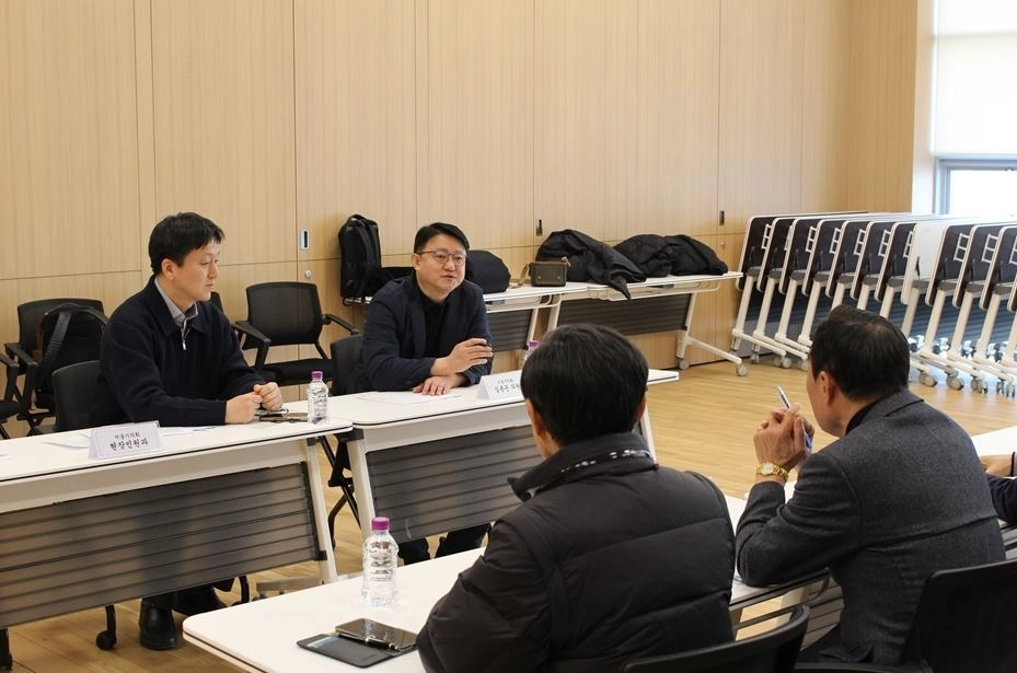 지난 11일 ‘서남물재생센터 파크골프장 운영 민원 관련 간담회’를 개최한 김춘곤 의원
