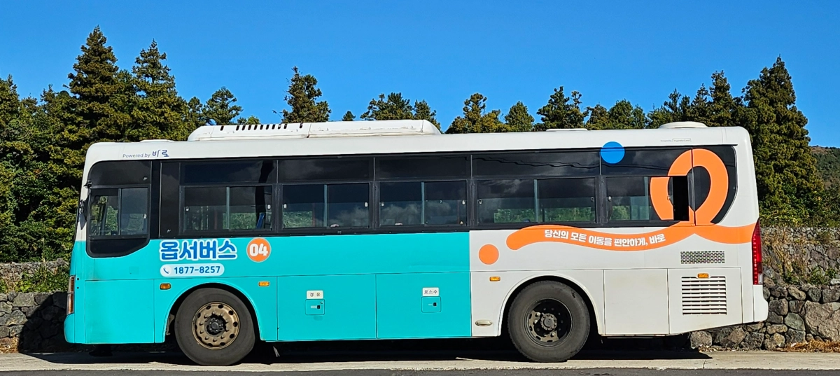 올해부터 안덕면에서 새롭게 운행되는 옵서버스. 제주 강동삼 기자