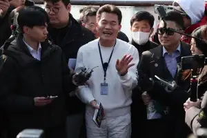 thumbnail - 전한길 “李 현상금 발언은 농담”…명예훼손 혐의 경찰 출석