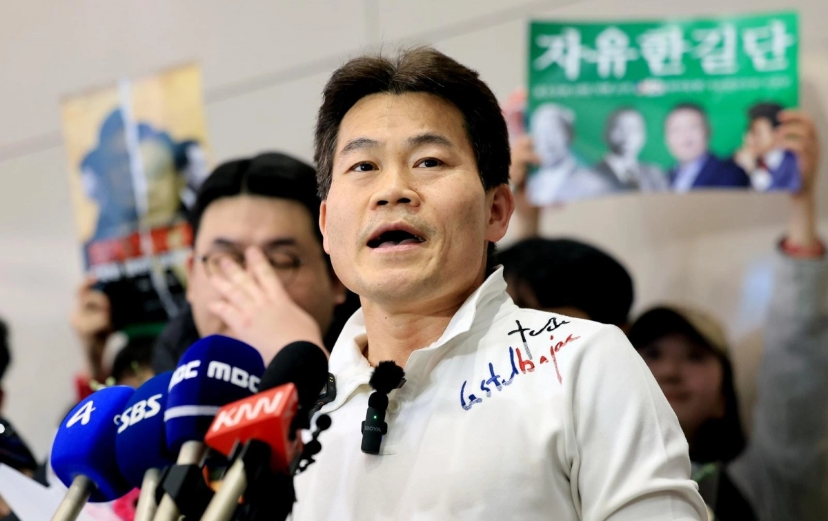 전 한국사 강사 전한길씨가 지난 3일 인천국제공항 제2여객터미널에 열린 기자회견에서 발언하고 있다. 뉴스1