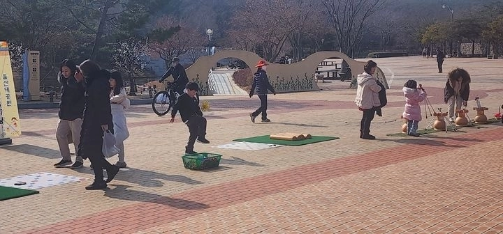 울산시설관리공단은 매년 설명절을 맞아 울산대공원에서 전통 놀이 체험행사를 진행하고 있다. 뉴시스
