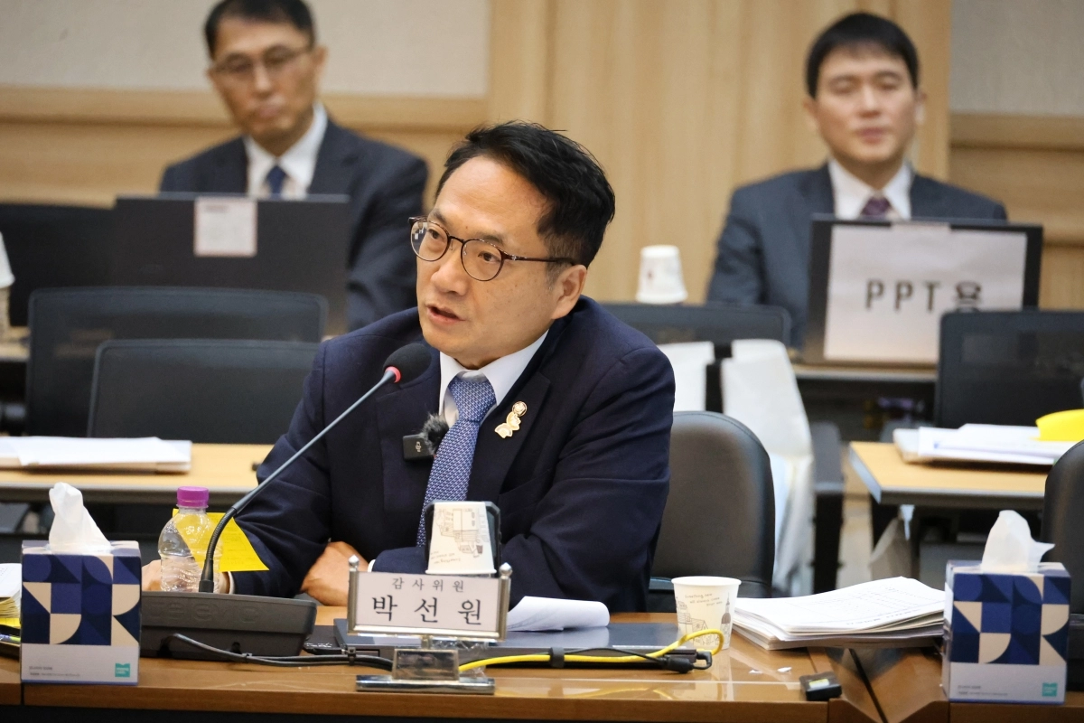 질의하는 박선원 의원