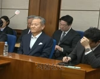 공판 출석한 이상민 전 장관. 2026.2.12 유튜브 캡처