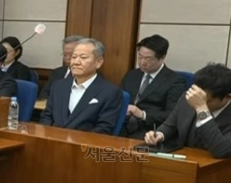 공판 출석한 이상민 전 장관. 2026.2.12 유튜브 캡처