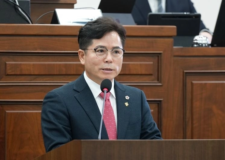 하남시의회 금광연 의장이 12일 하남시의회 본회의장에서 교산 기업이전부지 개발 공영주차장 우선 확보에 관련된 5분 자유발언을 하고 있다. 금광연 의장실 제공