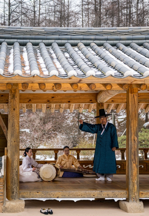 풍무 김운태 단장의 ‘복 비나리’ 공연 장면. [메덩골정원 제공]
