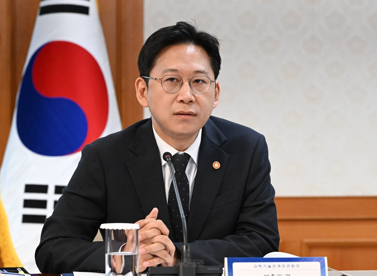 배경훈 부총리 겸 과학기술정보통신부 장관이 24일 서울 종로구 정부서울청사에서 열린 과학기술관계장관회의에서 발언하고 있다. 이지훈 기자