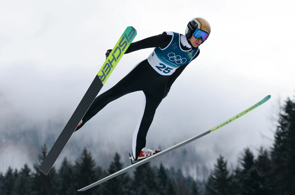 11일(현지시간) 이탈리아 프레다초 스키점프 경기장에서 열린 노르딕 복합 개인 경기에서 핀란드의 에로 히르보넨이 힘차게 비상하고 있다. 노르딕 복합은 스키점프와 크로스컨트리를 결합한 종목이다. 프레다초 로이터 연합뉴스