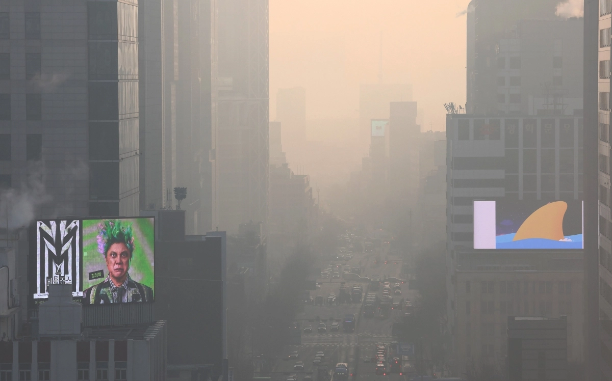 추위 물러간 자리에 미세먼지 공습… 설 연휴도 포근한 날씨