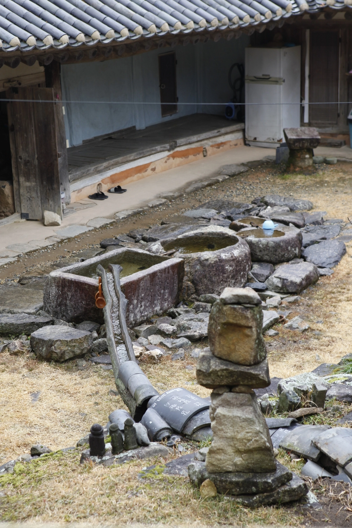 선암사 달마전의 수각. 자연에서 흘러내리는 물 한 방울에도 수행의 의미가 담겨 있다.