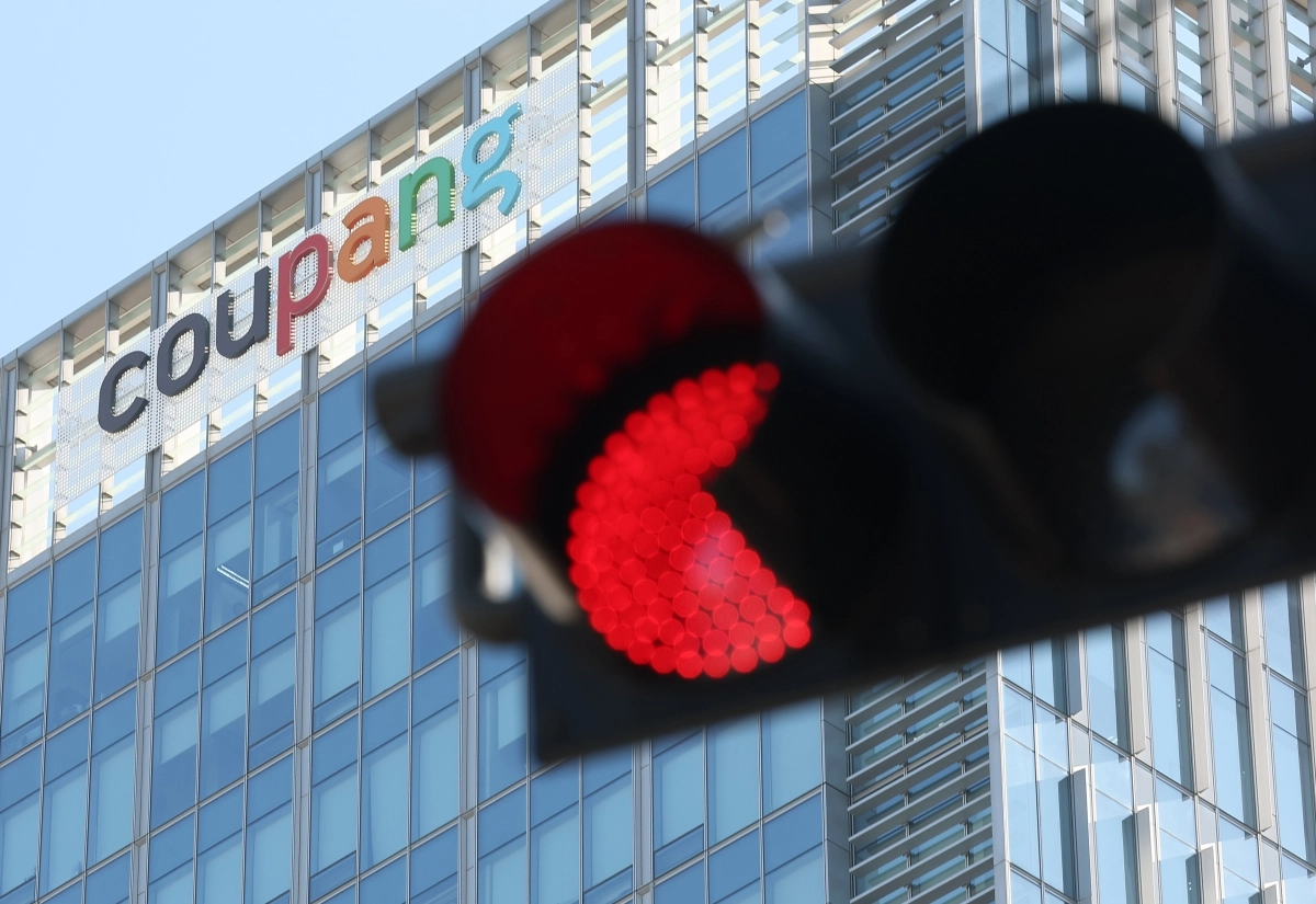 김병기 무소속 의원이 쿠팡에 취업한 전직 보좌관의 인사 불이익을 요구했다는 의혹에 대해 경찰이 수사에 나섰다. 사진은 29일 서울경찰청 공공범죄수사대가 압수수색 중인 쿠팡 본사의 모습. 2026.1.29 연합뉴스