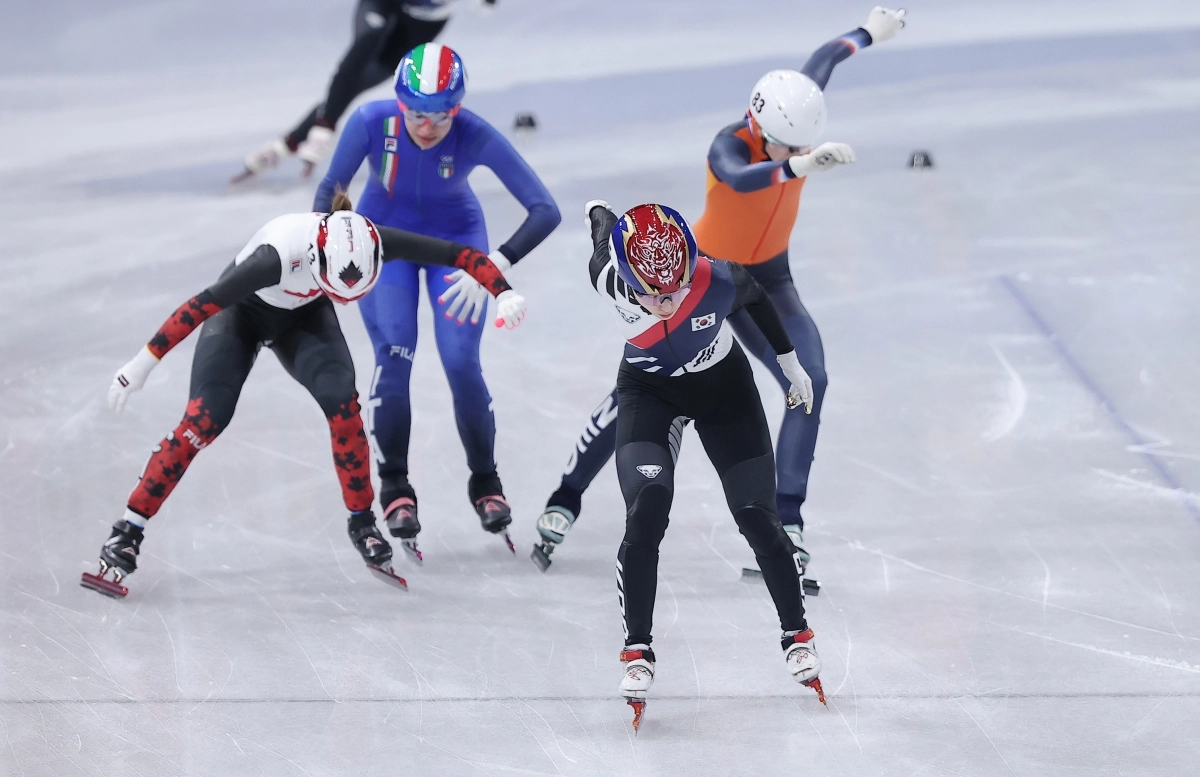 쇼트트랙 최민정이 12일(현지시간) 이탈리아 밀라노 아이스 스케이팅 아레나에서 열린 2026 밀라노·코르티나담페초 동계올림픽 쇼트트랙 여자 500m 준준결승에서 결승선을 통과하고 있다. 2026.2.13 뉴스1