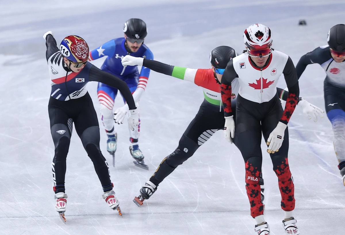 쇼트트랙 신동민(맨 왼쪽)이 12일(현지시간) 이탈리아 밀라노 아이스 스케이팅 아레나에서 열린 2026 밀라노·코르티나담페초 동계올림픽 쇼트트랙 남자 1000m 준준결승에서 조 2위로 준결승에 진출하고 있다. 2026.2.13 뉴스1