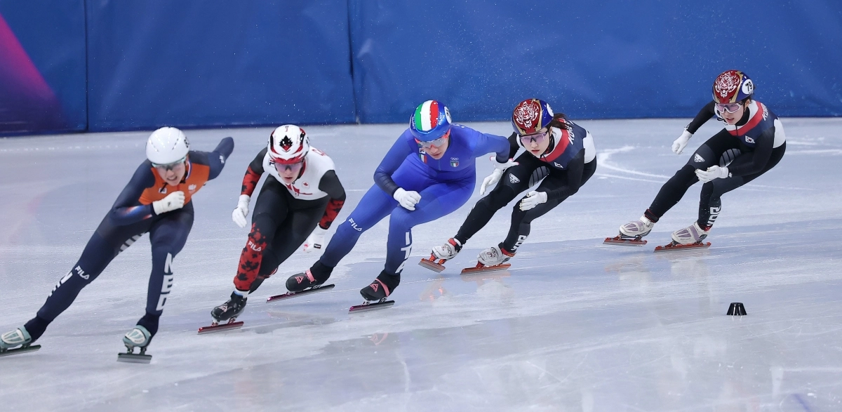 추격하는 최민정·이소연