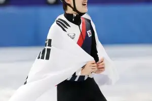쇼트트랙 남자 막내 임종언, 1000m서 동메달…한국, 빙상종목 첫번째 메달
