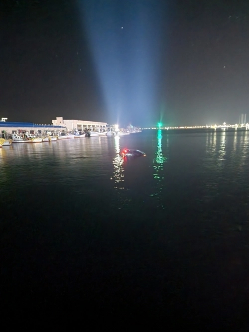 13일 오전 바다에 빠진 승용차. 울진해양경찰서 제공