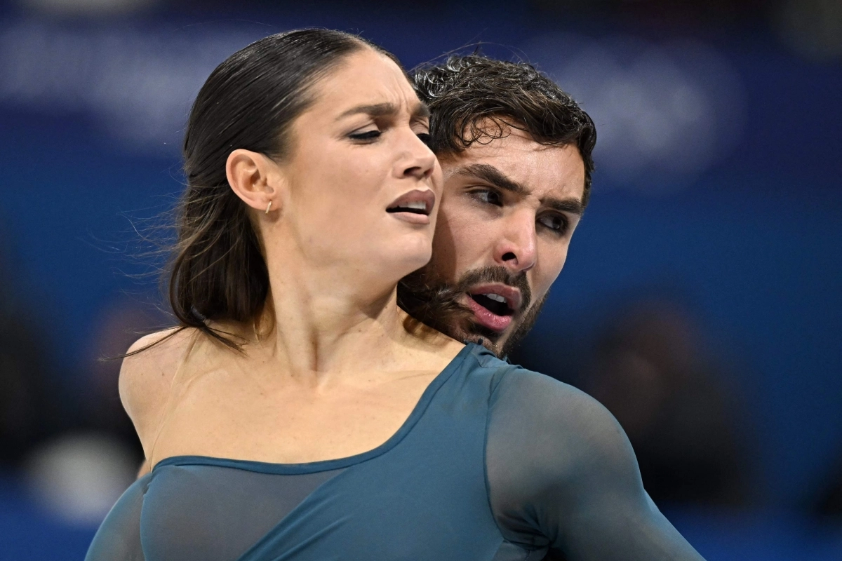 지난 11일(현지시간) 이탈리아 밀라노 아이스스케이팅 아레나에서 열린 2026 밀라노·코르티나담페초 동계올림픽 아이스댄스 프리댄스 결승전에서 프랑스의 로랑스 푸르니에 보드리-기욤 시즈롱 조가 열연을 펼치고 있다. 2026.2.11 AFP 연합뉴스