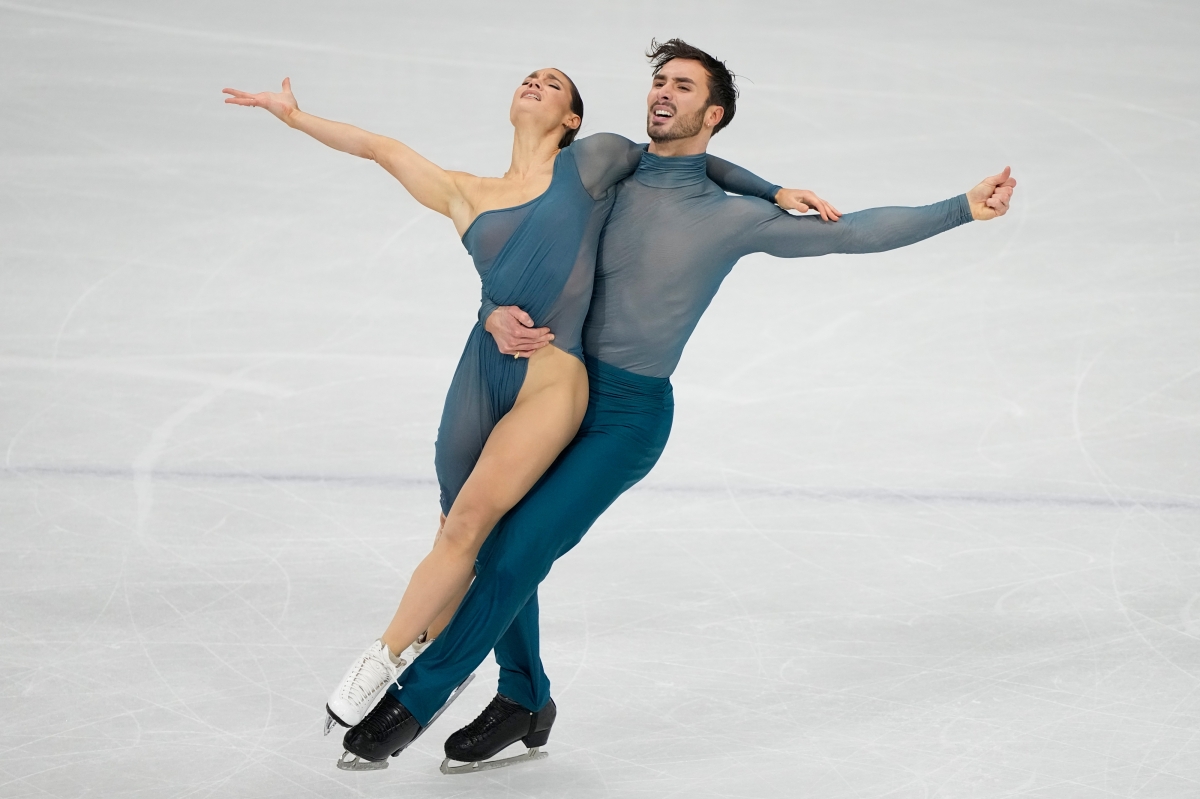 지난 11일(현지시간) 이탈리아 밀라노 아이스스케이팅 아레나에서 열린 2026 밀라노·코르티나담페초 동계올림픽 아이스댄스 프리댄스 결승전에서 프랑스의 로랑스 푸르니에 보드리-기욤 시즈롱 조가 열연을 펼치고 있다. 2026.2.11 AP 연합뉴스