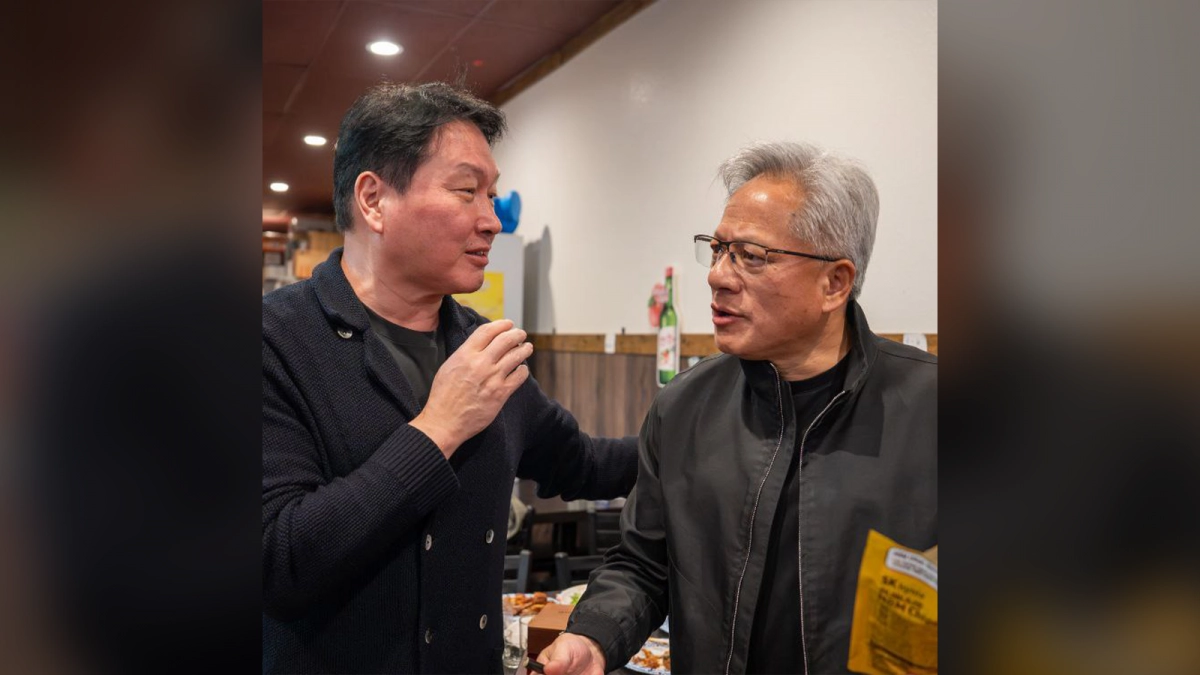 최태원(왼쪽) SK그룹 회장과 젠슨 황 엔비디아 CEO. SK하이닉스 제공