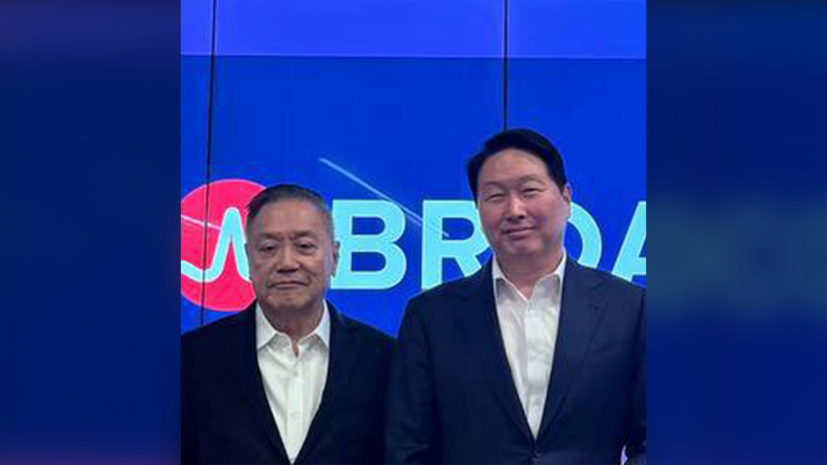 혹 탄(왼쪽) 브로드컴 CEO와 만난 최태원 SK그룹 회장. SK하이닉스 제공