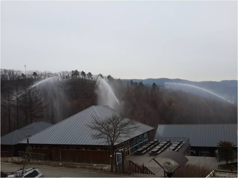 산불 예방과 확산 저지를 위해 설치한 산불소화 시설인 수막 타워. 산림청 제공