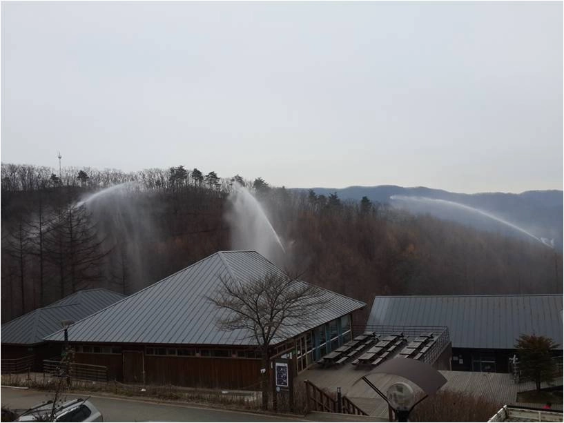 산불 예방과 확산 저지를 위해 설치한 산불소화 시설인 수막 타워. 산림청 제공