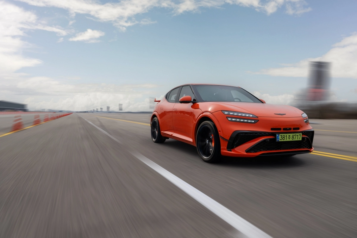 질주하는 GV60 마그마. 제네시스 제공