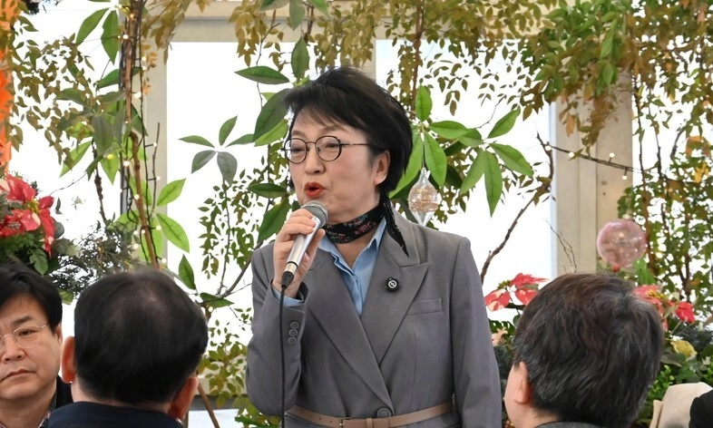 김진애 국가건축정책위원회 위원장이 13일 서울 정동에서 열린 기자간담회에서 최근 국건위 1차 합동연석회의가 의결한 정책 과제에 대해 설명하고 있다. 국건위 제공