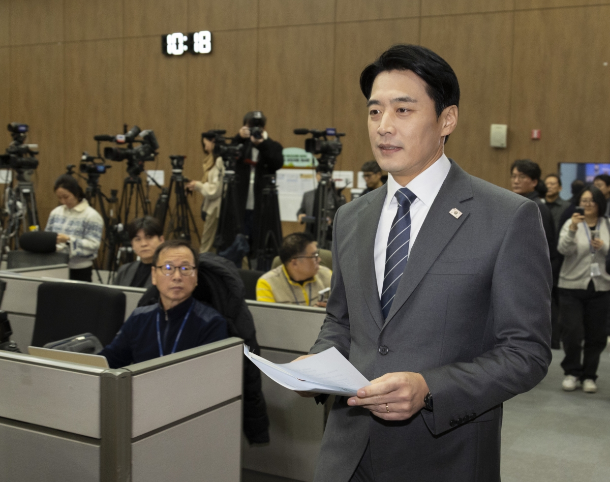 한준호 더불어민주당 의원이 13일 페이스북에서 정치검찰조작기소 대응특별위원장에 이성윤 최고위원이 임명된 데 대해 반발하며 임명 철회를 요구했다. 사진은 한 의원이 전날 국회에서 경기지사 후보 출마 회견에 나서는 모습. 2026.2.12 연합뉴스
