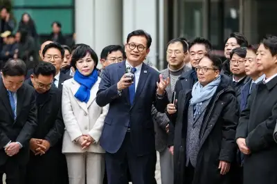 민주당, 송영길 복당 의결…탈당 3년 만에 복귀