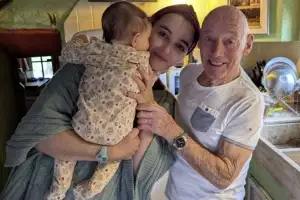 큰딸이 환갑인데… 91세에 7번째 아이 얻은 프랑스인