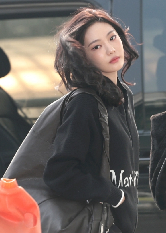 닝닝, 공항에서 화보를