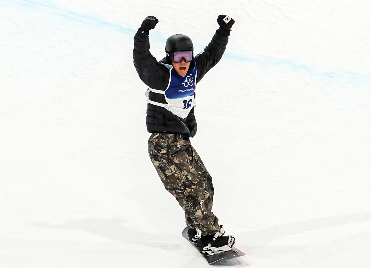 환호하는 이채운