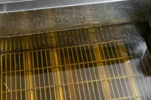 thumbnail - “비명 소리” 일하던 중 튀김기에 머리 넣은 주방장 결국 사망…충격 빠진 美